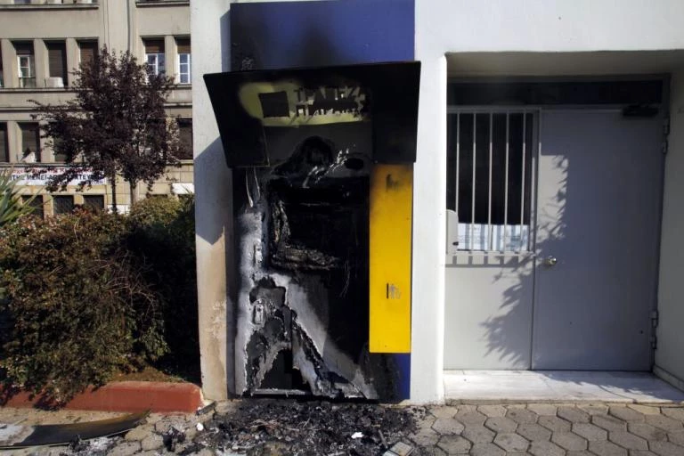 Πανικός στη Λεωφόρο Αθηνών- Ανατίναξαν ΑΤΜ τα ξημερώματα